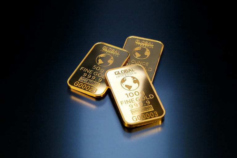 Poptávka po mincích a zlatých cihličkách roste již třetí čtvrtletí po sobě